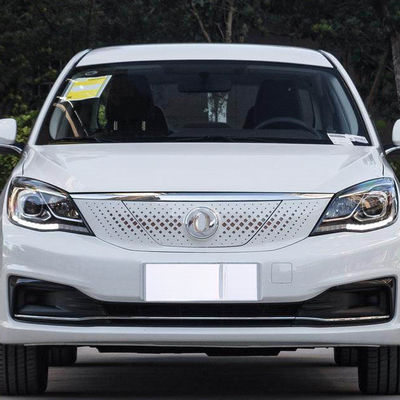 400KM Dongfeng Fengshen E70 বিশুদ্ধ বৈদ্যুতিক কমপ্যাক্ট গাড়ি 4 দরজা 5 আসন