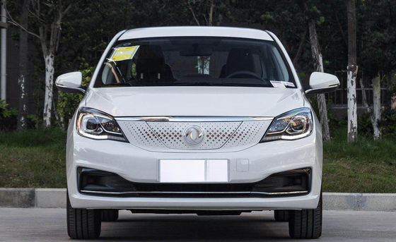 400KM Dongfeng Fengshen E70 বিশুদ্ধ বৈদ্যুতিক কমপ্যাক্ট গাড়ি 4 দরজা 5 আসন