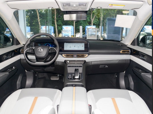 400KM Dongfeng Fengshen E70 বিশুদ্ধ বৈদ্যুতিক কমপ্যাক্ট গাড়ি 4 দরজা 5 আসন