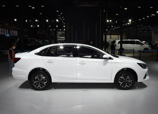 0.5H কুইক চার্জ SAIC মোটর ইলেকট্রিক কার Roewe I6 MAX EV 502-605KM