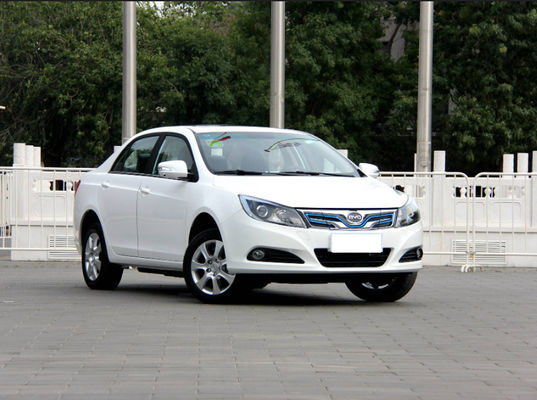 305KM 400KM BYD E5 EV উচ্চ কার্যক্ষমতা সম্পন্ন বিশুদ্ধ বৈদ্যুতিক 4 দরজা 5 আসন