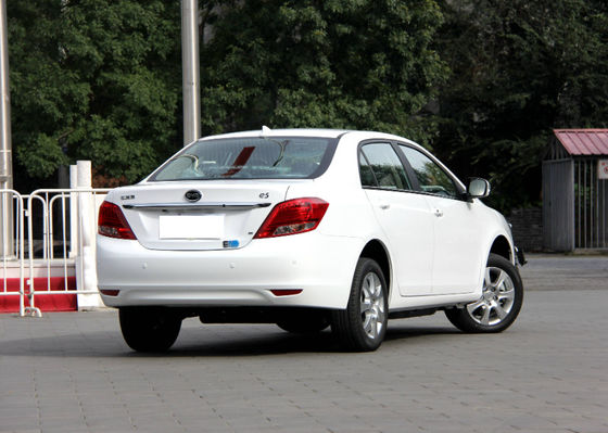 305KM 400KM BYD E5 EV উচ্চ কার্যক্ষমতা সম্পন্ন বিশুদ্ধ বৈদ্যুতিক 4 দরজা 5 আসন