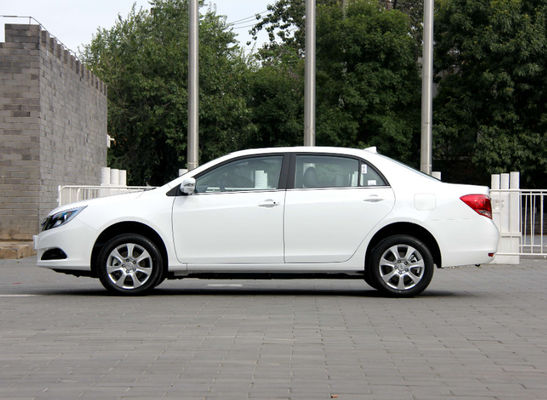 305KM 400KM BYD E5 EV উচ্চ কার্যক্ষমতা সম্পন্ন বিশুদ্ধ বৈদ্যুতিক 4 দরজা 5 আসন